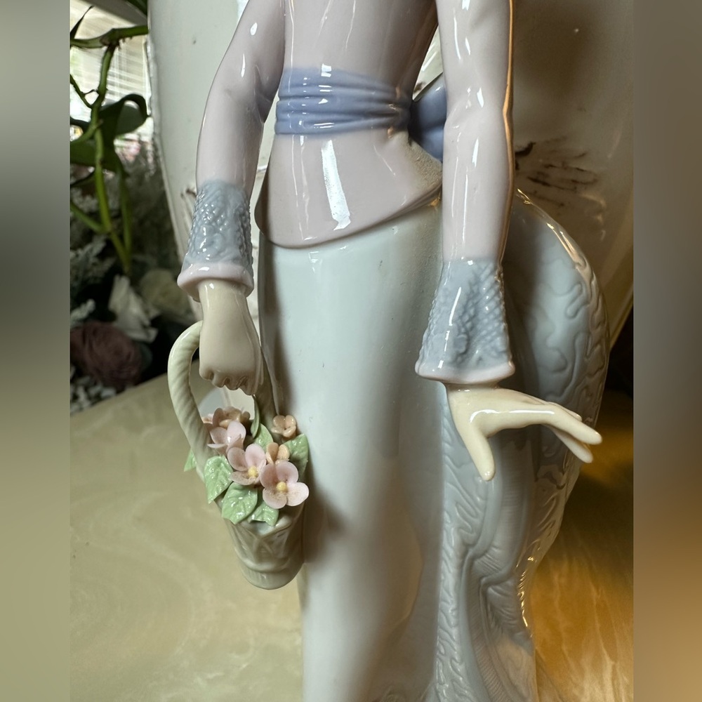 Lladro Porcelain Lady Figurine with Basket - Picture 5 of 9